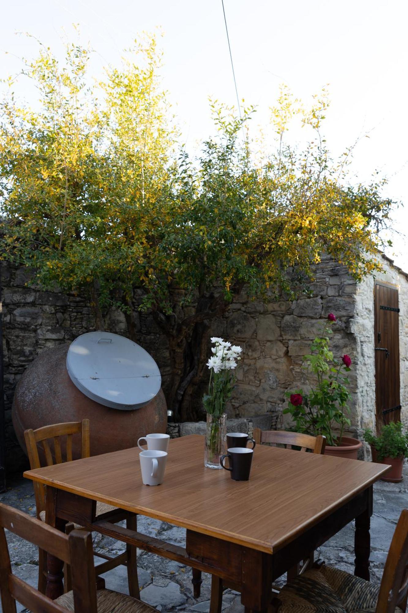 Apanemia Inn House Lofou Exterior foto